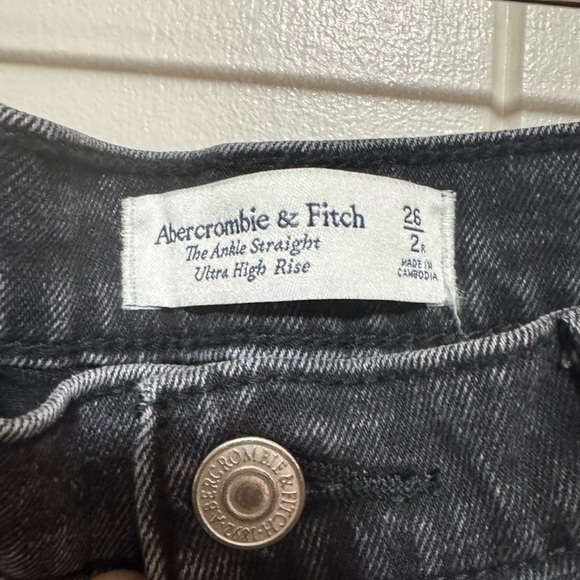 Abercrombie and Fitch distressed black jeans, straight leg, high waist - Picture 3 of 5